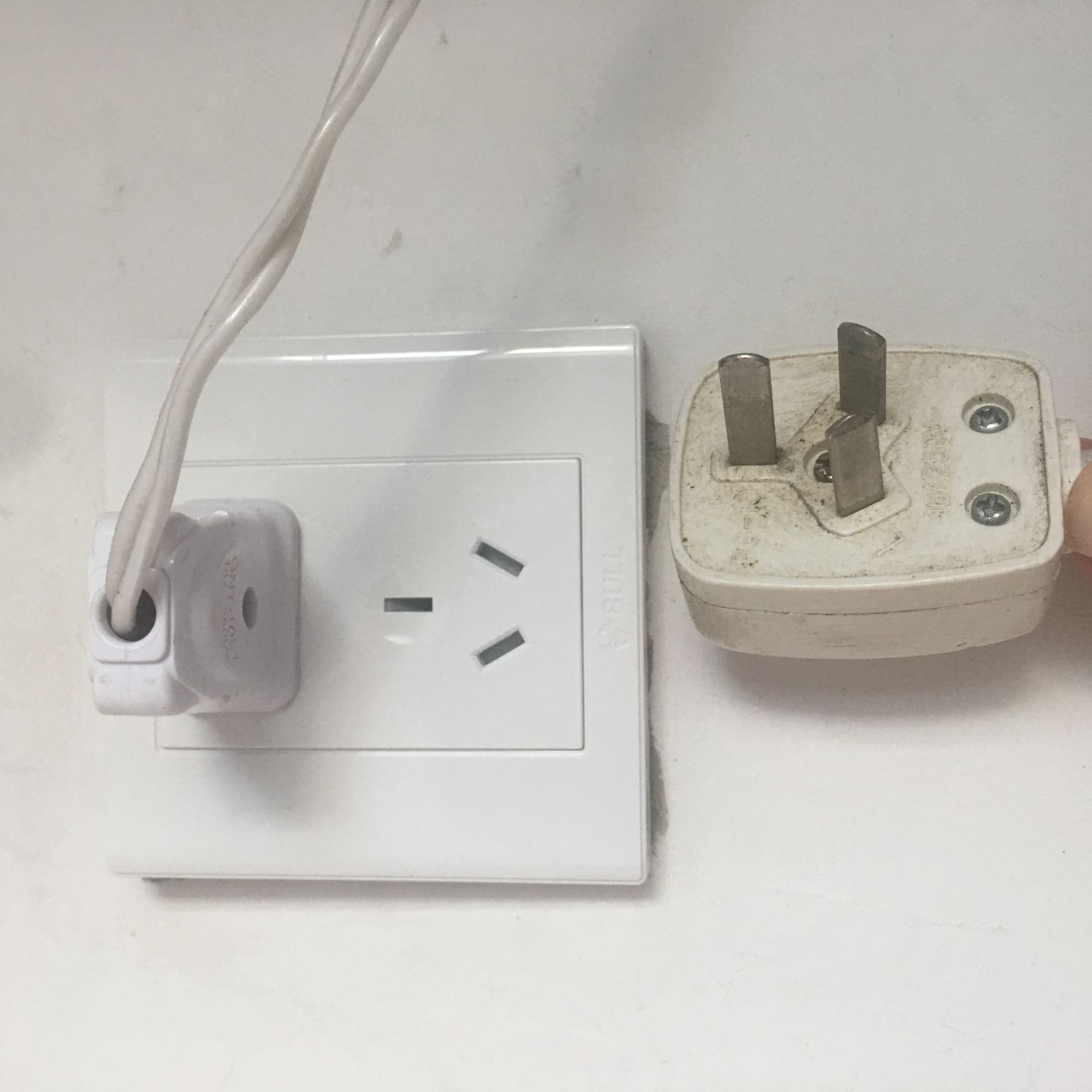 中国のコンセント 中国で使える電源タップ 変換プラグ 5 海燕 カイエンの釣り旅
