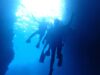 神秘的な沖縄本島のシュノーケリング・ダイビングスポット「青の洞窟」ツアー選びと注意点